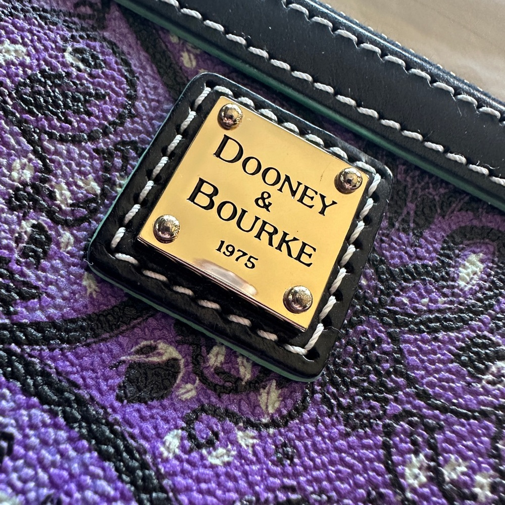 disney dooney & bourke madame leota wristlet - Picture 2 of 4